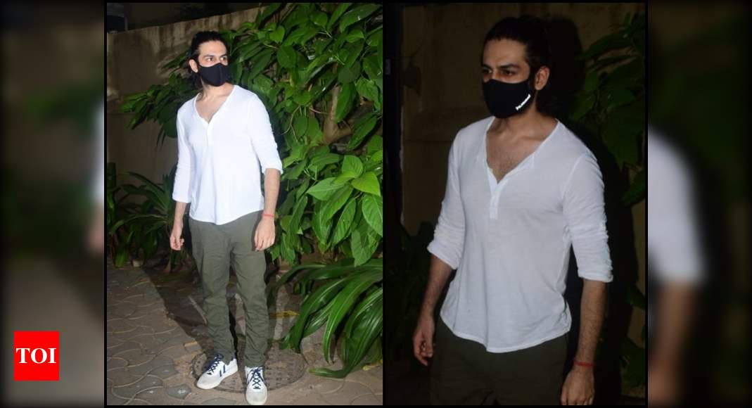 Kartik Aaryan keeps it comfy and classy as he gets snapped in the city; see photos – Times of India