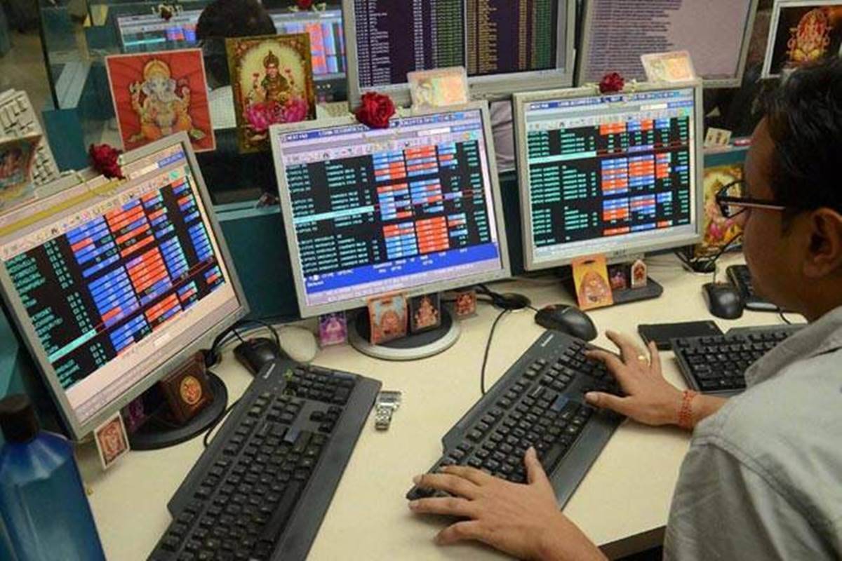 Share Market LIVE: Sensex trades in red, Nifty tests 13,100; RIL, HDFC Bank, Infosys top drags