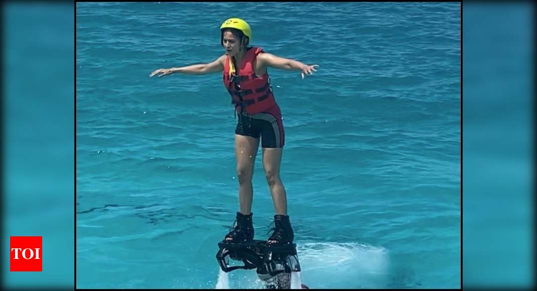 Rakul Preet Singh sums up her flyboarding experience in the Maldives and it is all things hilarious – Times of India